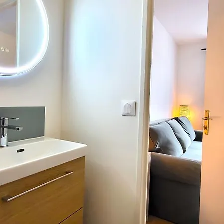 Sauge Magnifique Studio, Rer B A 850m, Parking Apartment
